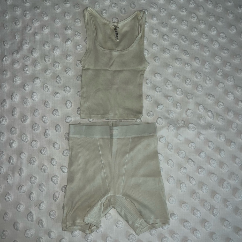 Skims Pajama sleep set top and bottom